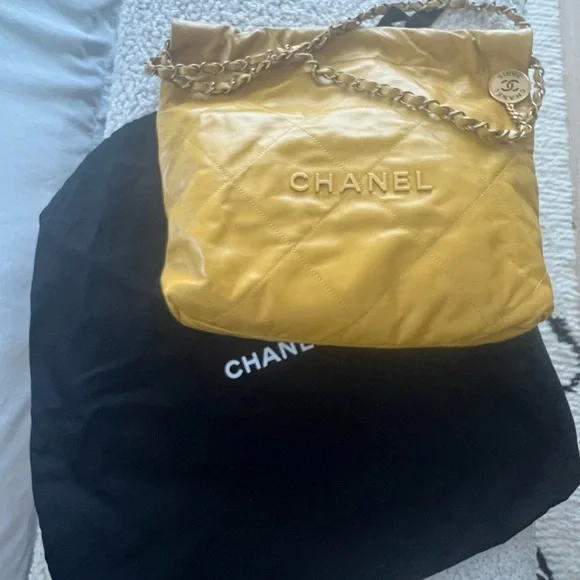 Chanel ‘22 Hobo - Yellow (size small) - Picture 7 of 7